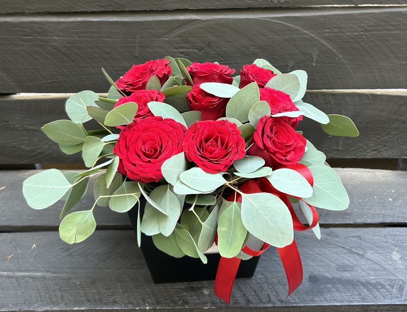 M12 - 9 Red Roses in a box