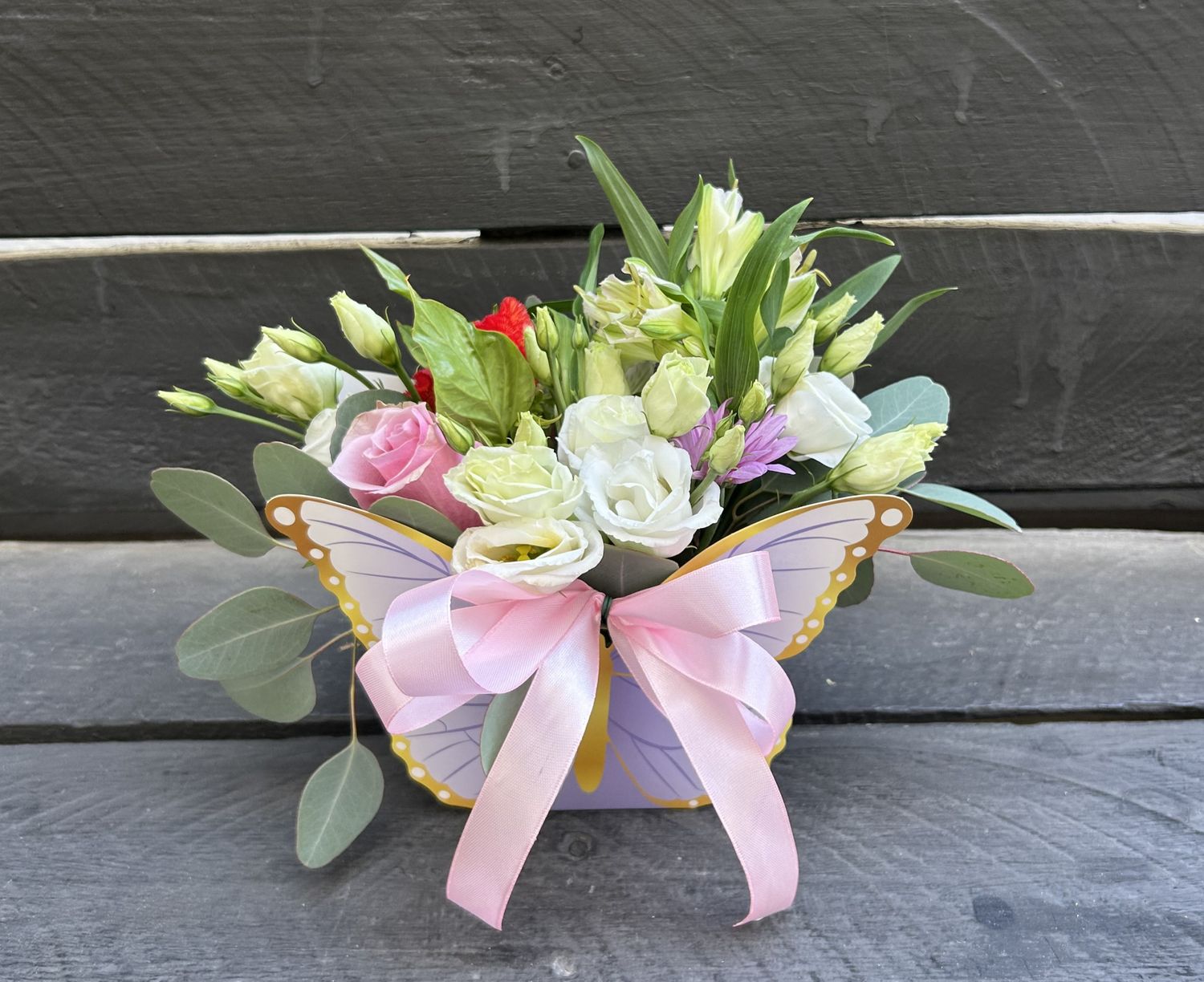 M09 - Mixed Flowers in a butterfly box