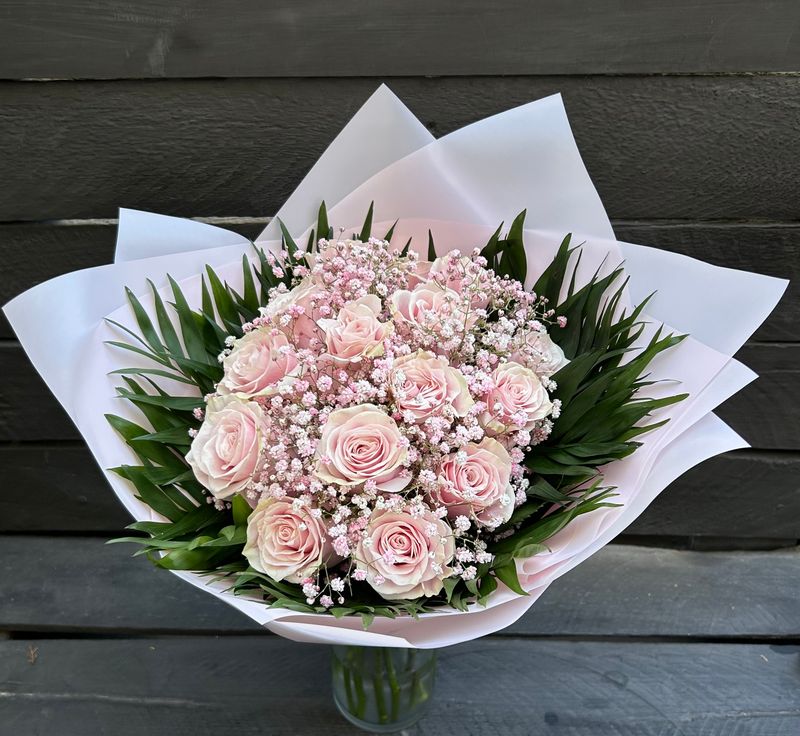 Bouquet of 15 Pink Roses