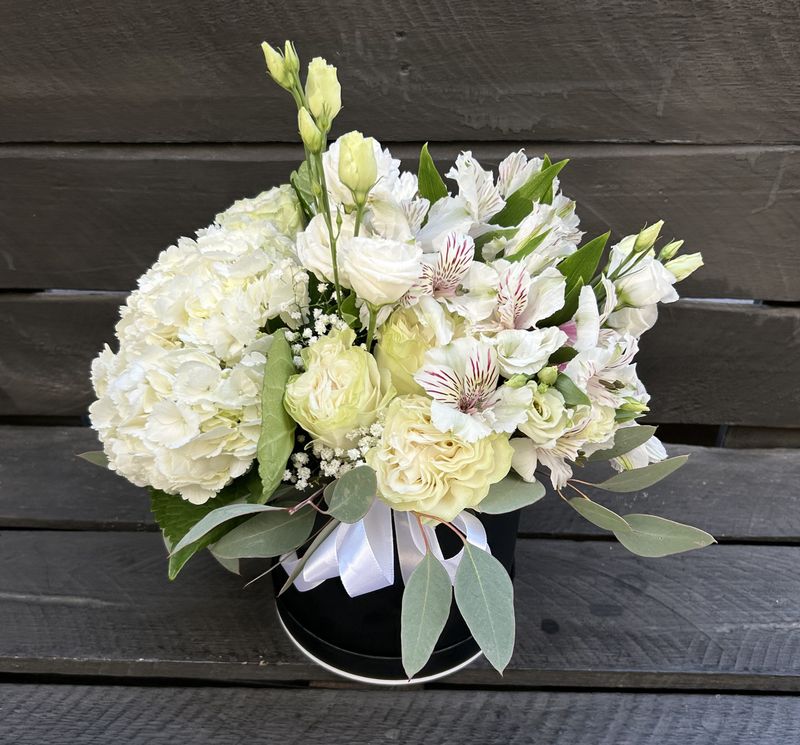 M04 - Mixed Flowers in a box
