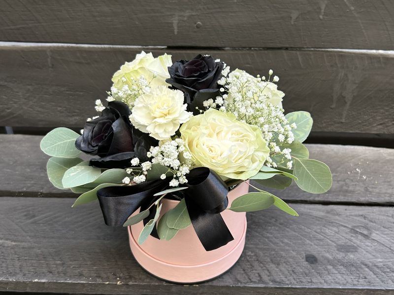 M04 - Mixed Flowers in a box