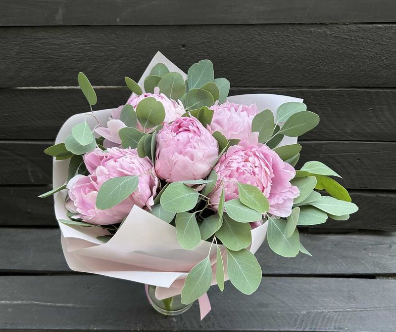 Bouquet with 5 Pink Peonies