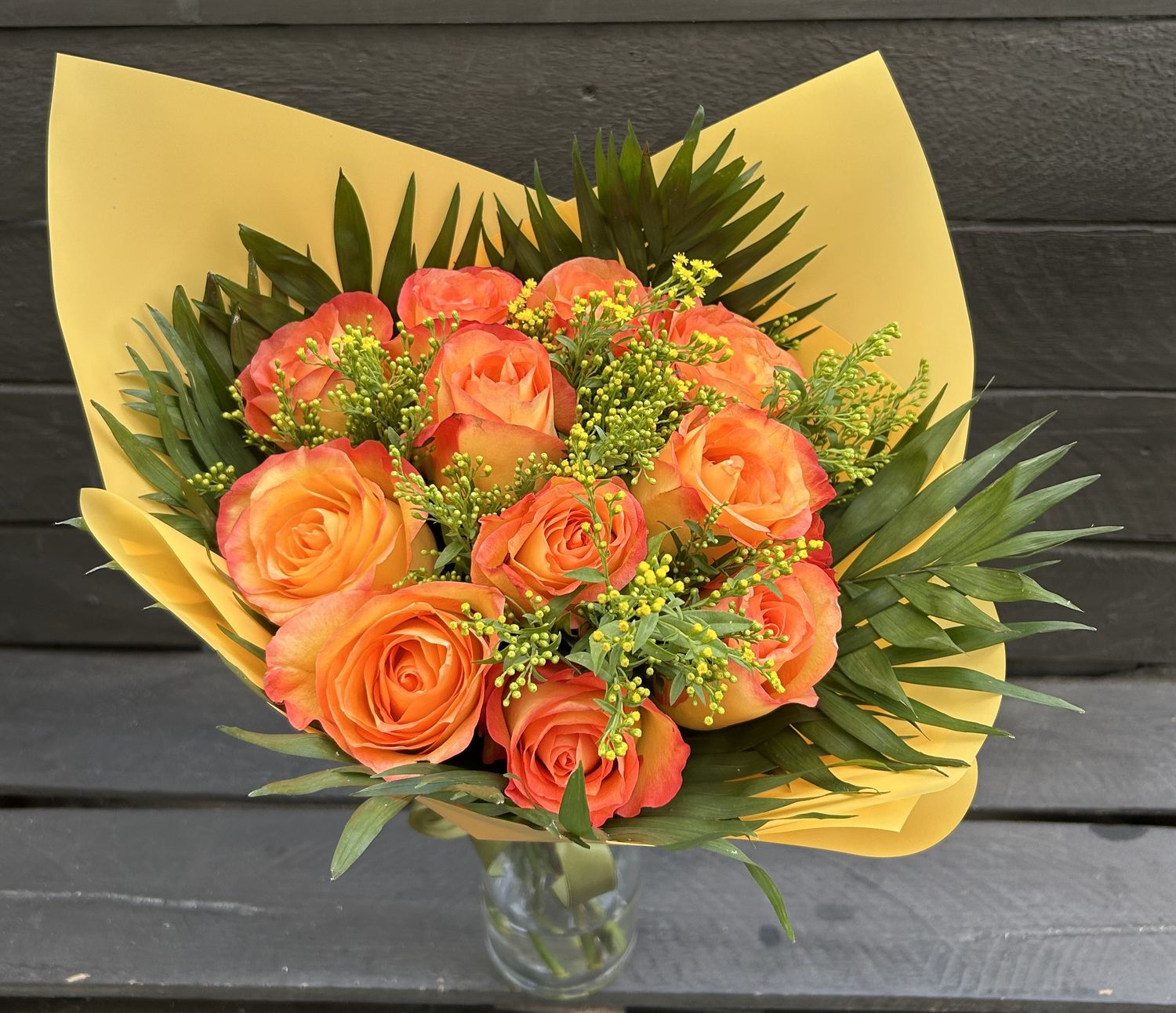 B02 - 11 Orange Roses &amp; Solidago