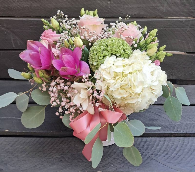 M06 - Mixed Flowers in a box