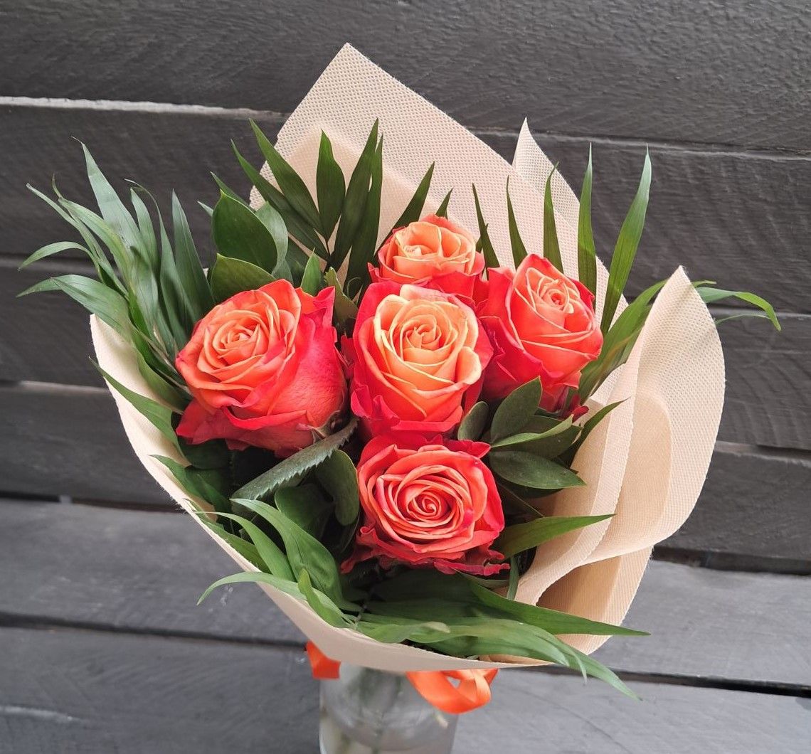 Bouquet with 5 Orange roses