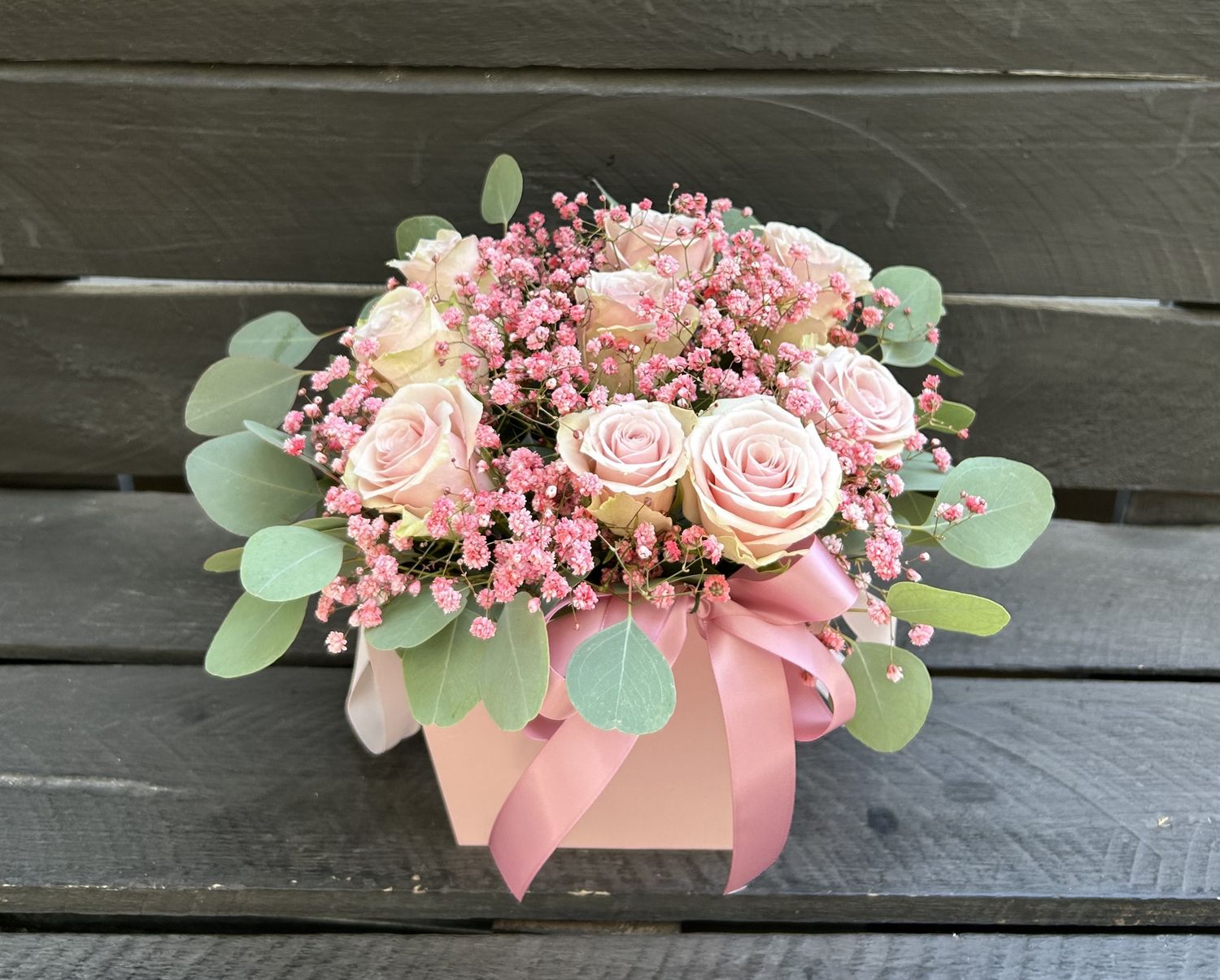 M11 - 9 Pink Roses in a box