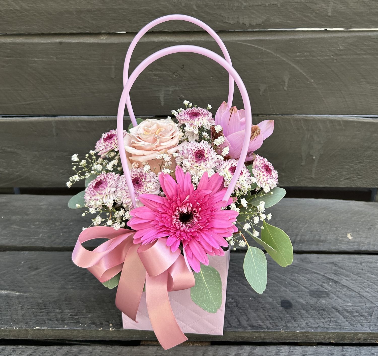 M04 - Mixed Flowers in a bag