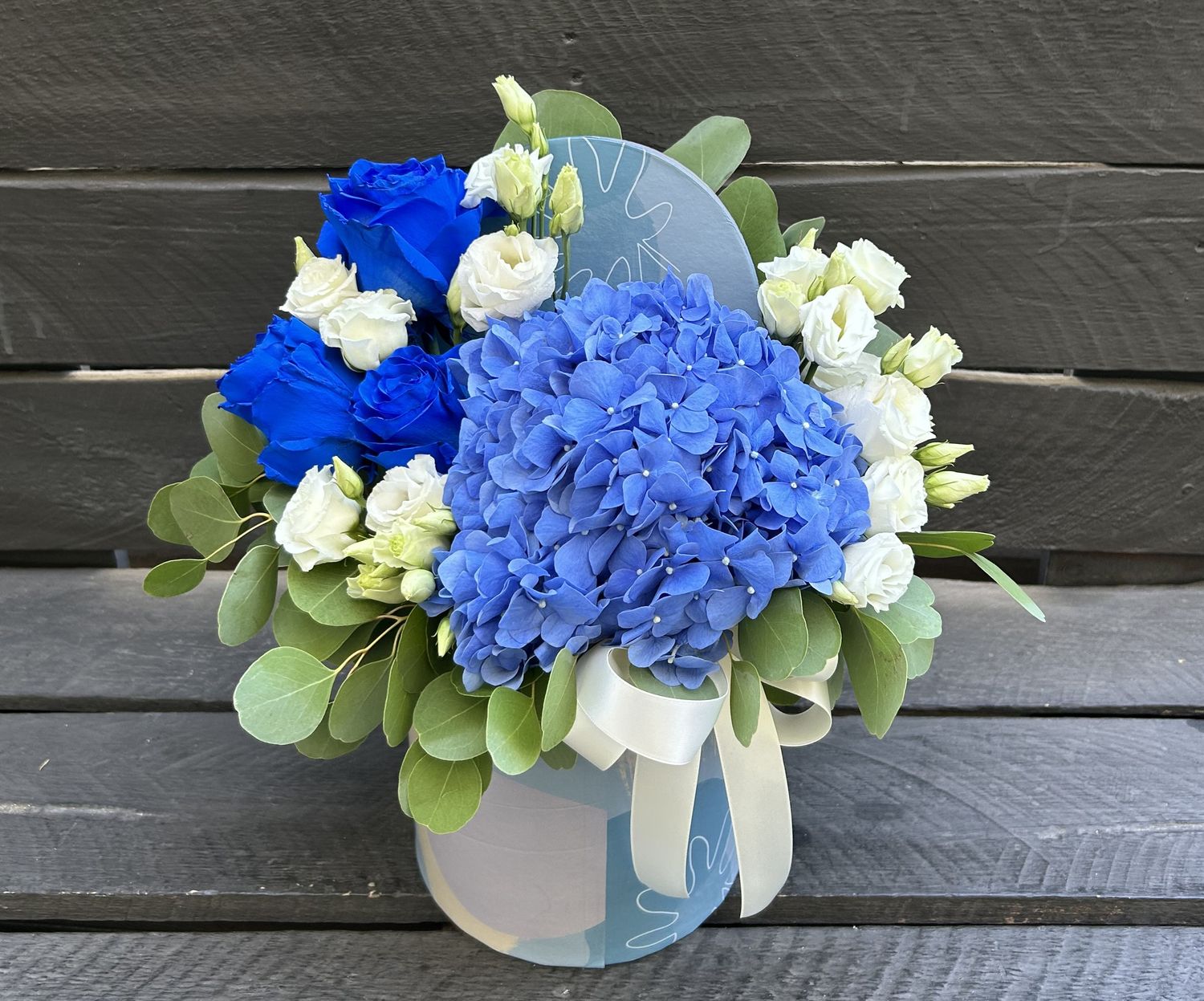 M09 - Mixed Flowers in a box