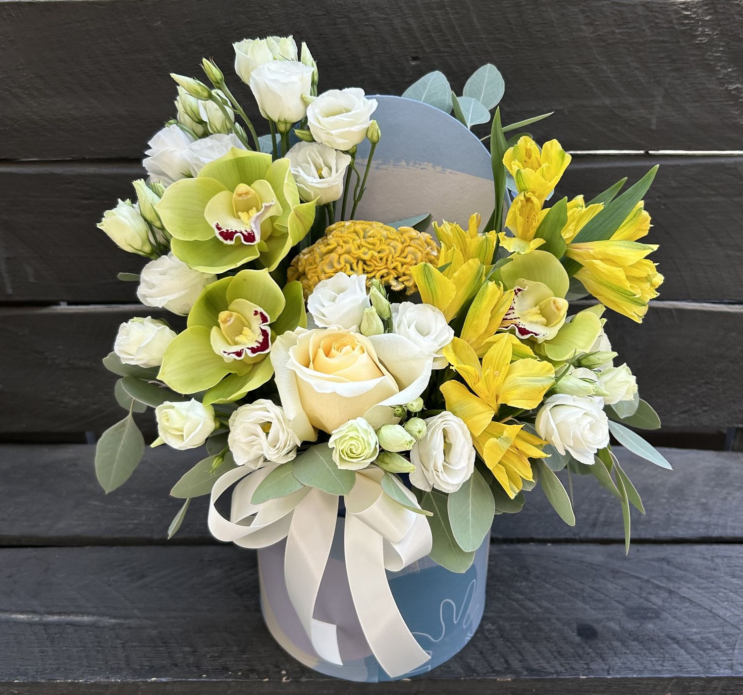 M05 - Mixed Flowers in a box