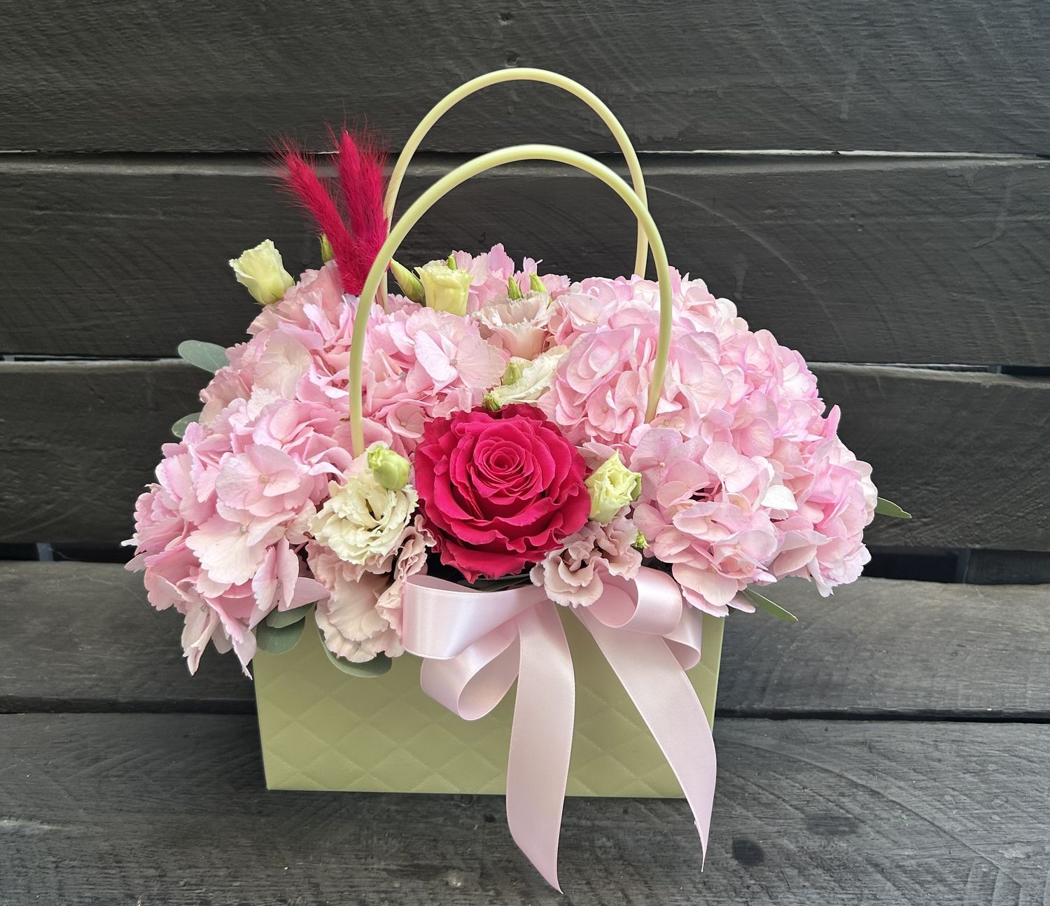 M02 - Mixed Flowers in a bag
