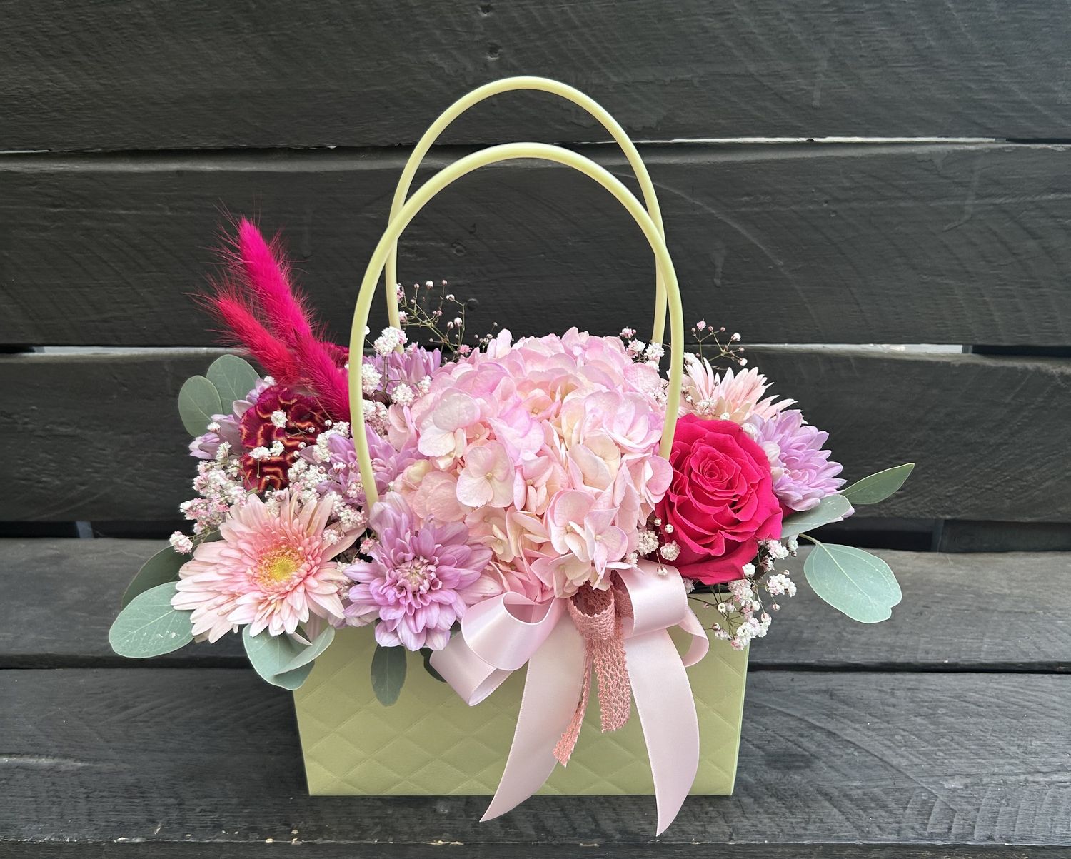 M06 - Mixed Flowers in a box