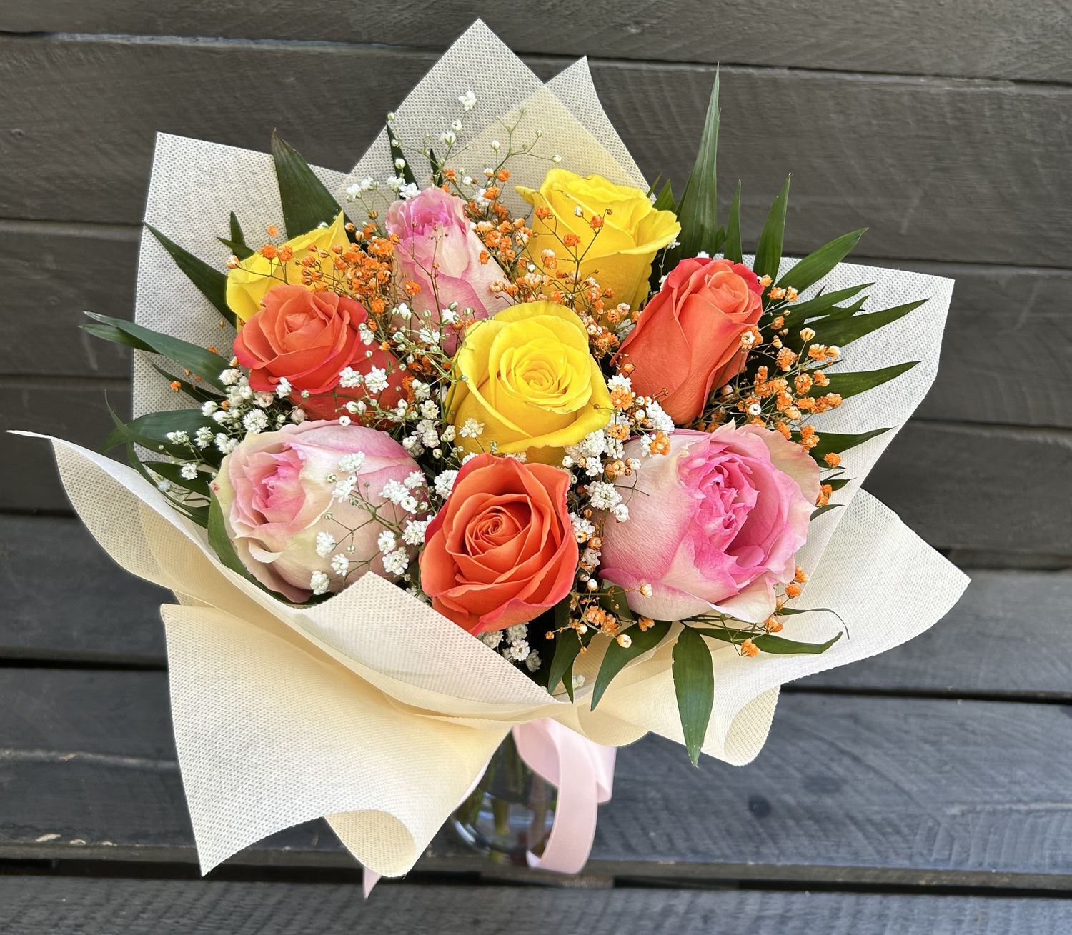 B02 - 9 Mix Roses Bouquet