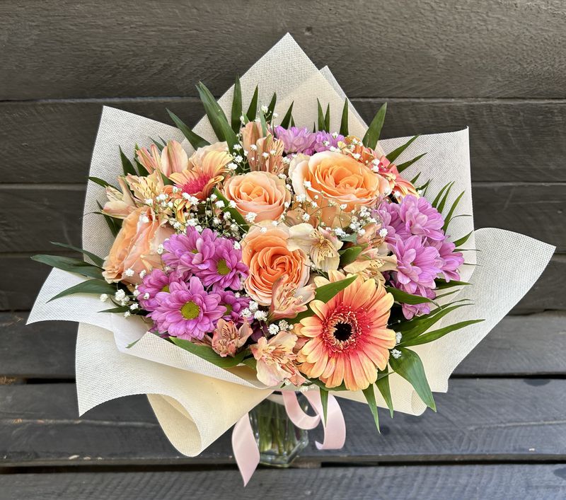 B06 - Mixed Flowers Bouquet