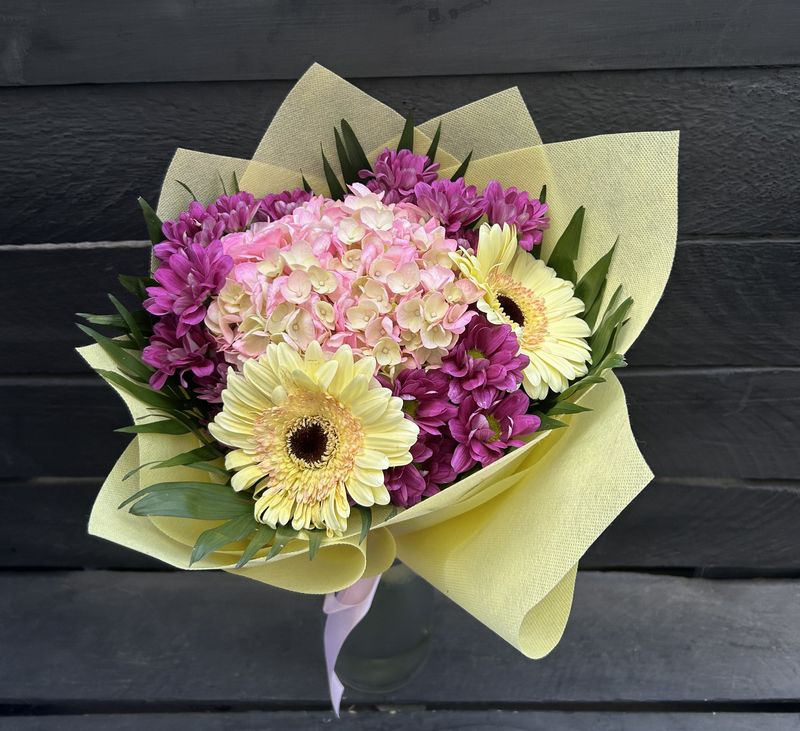 B01 - Mixed Flowers Bouquet