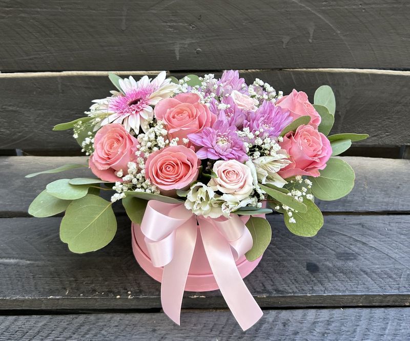 M09 - Mixed Flowers in a box