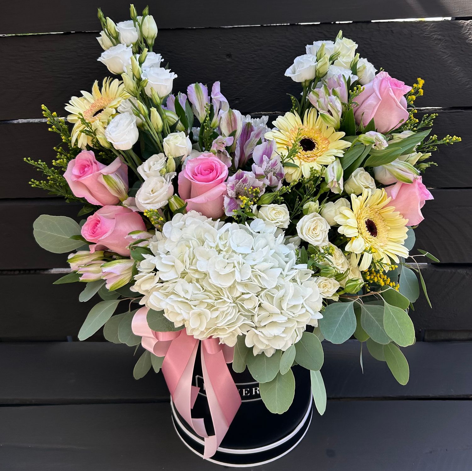 M09 - Mixed Flowers in a box