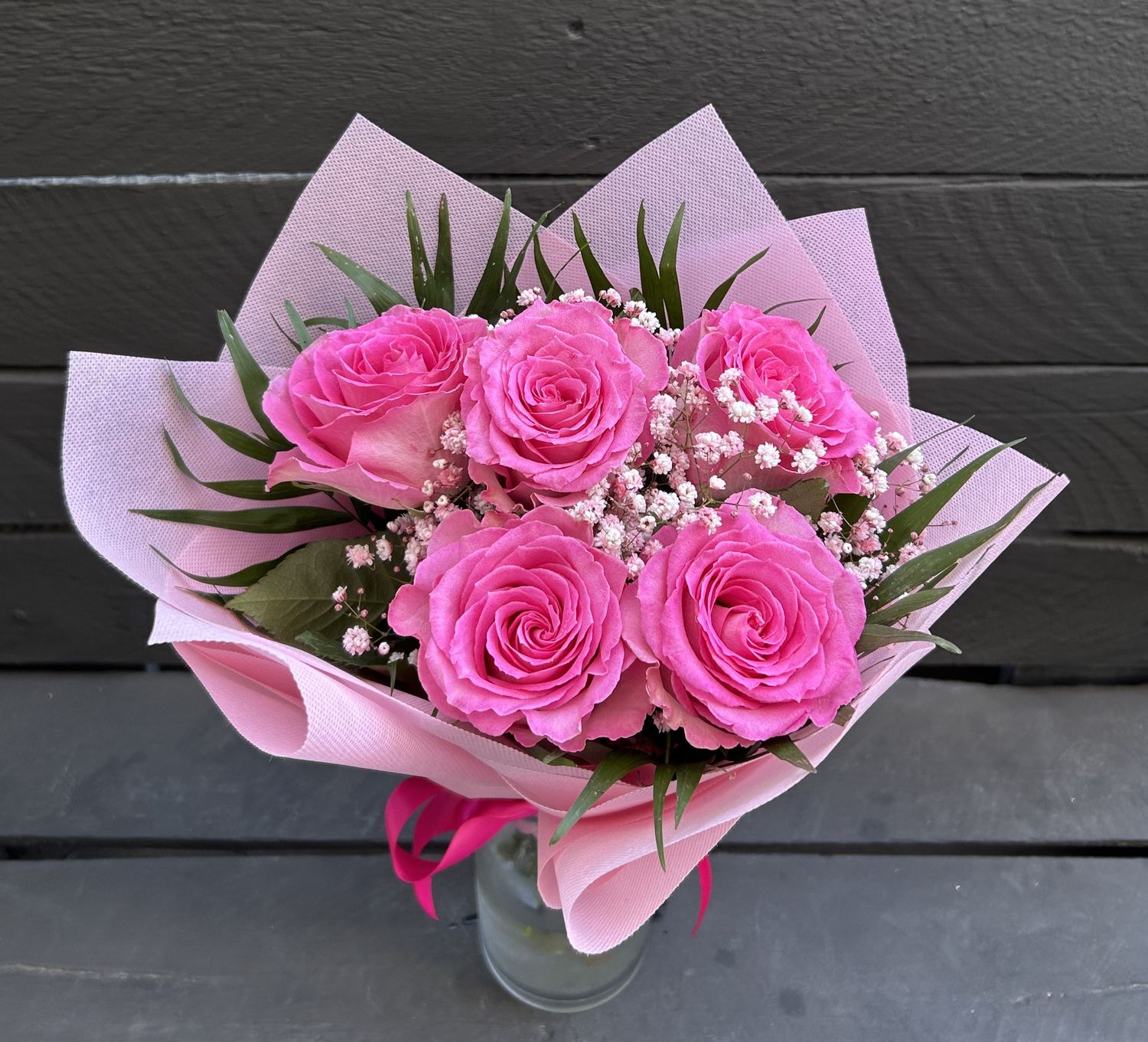 B08 - Bouquet with 5 Fuchsia Roses