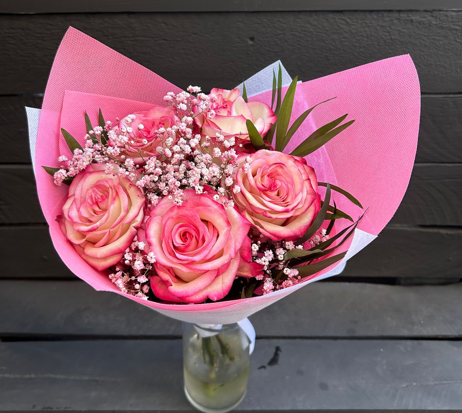 B09 - Bouquet with 5 Paloma Roses