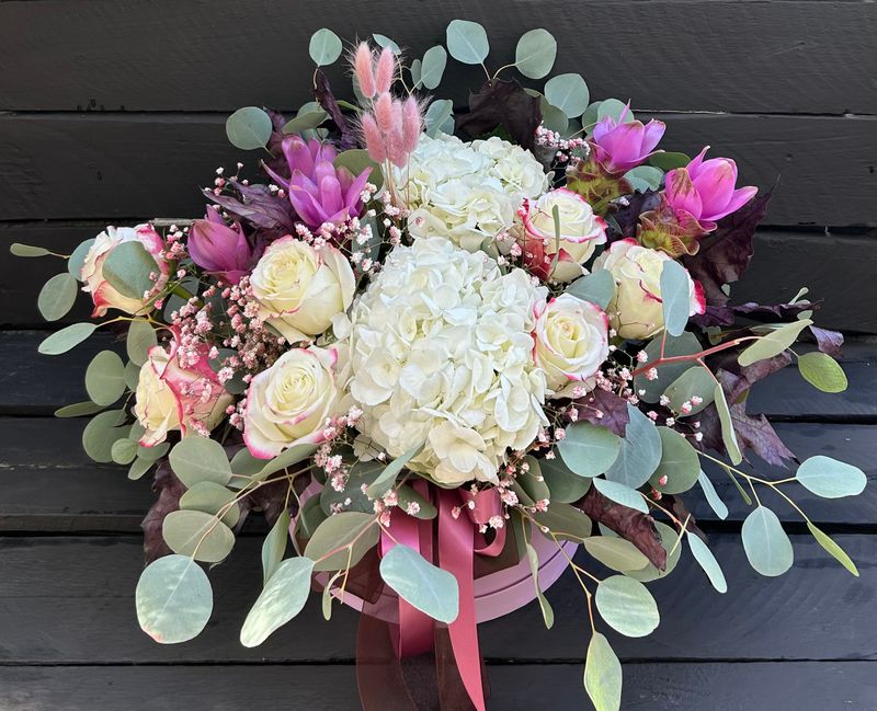 M04 - Mixed Flowers in a box