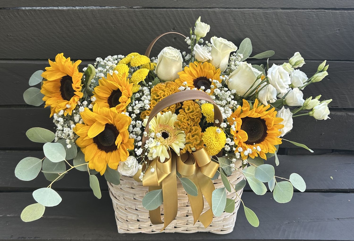 M09 - Mixed Flowers in a basket