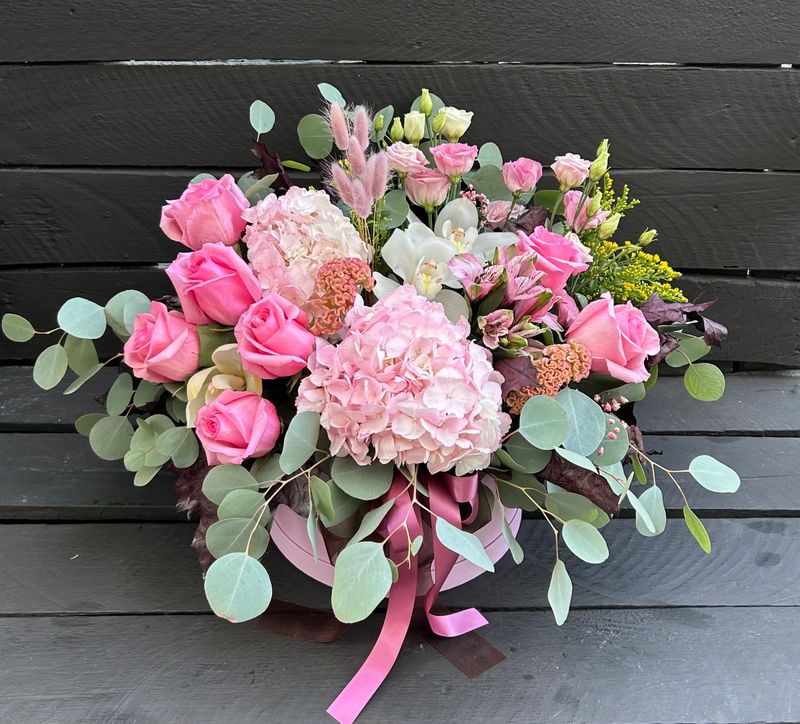 M04  - Mixed Flowers in a box