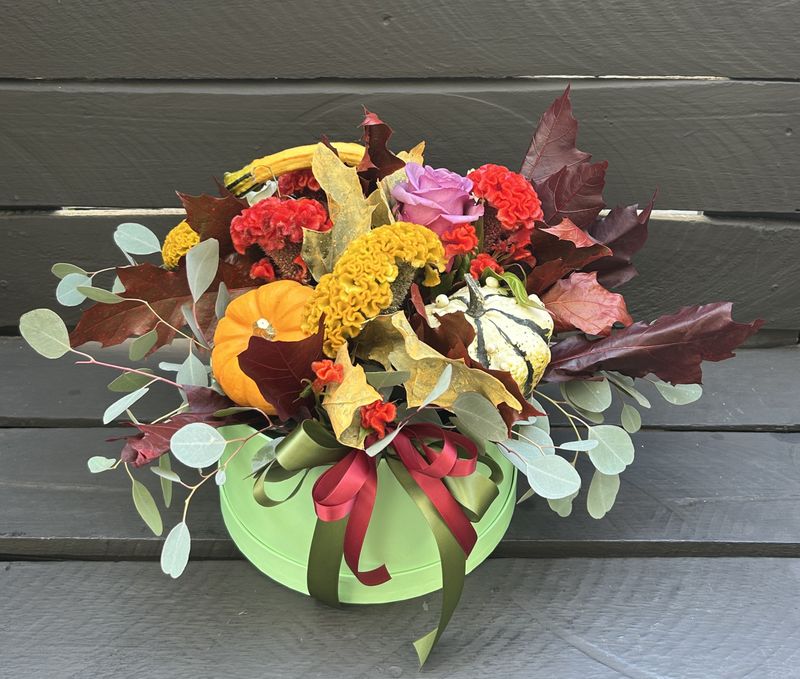 M09 - Mixed Flowers in a box (Autumn Vibes)