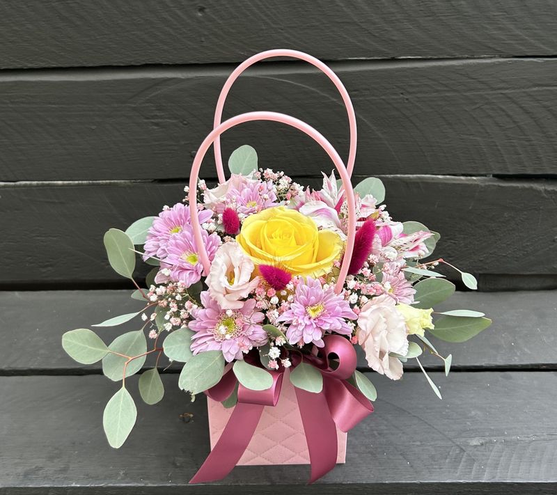 M02 - Mixed Flowers in a bag