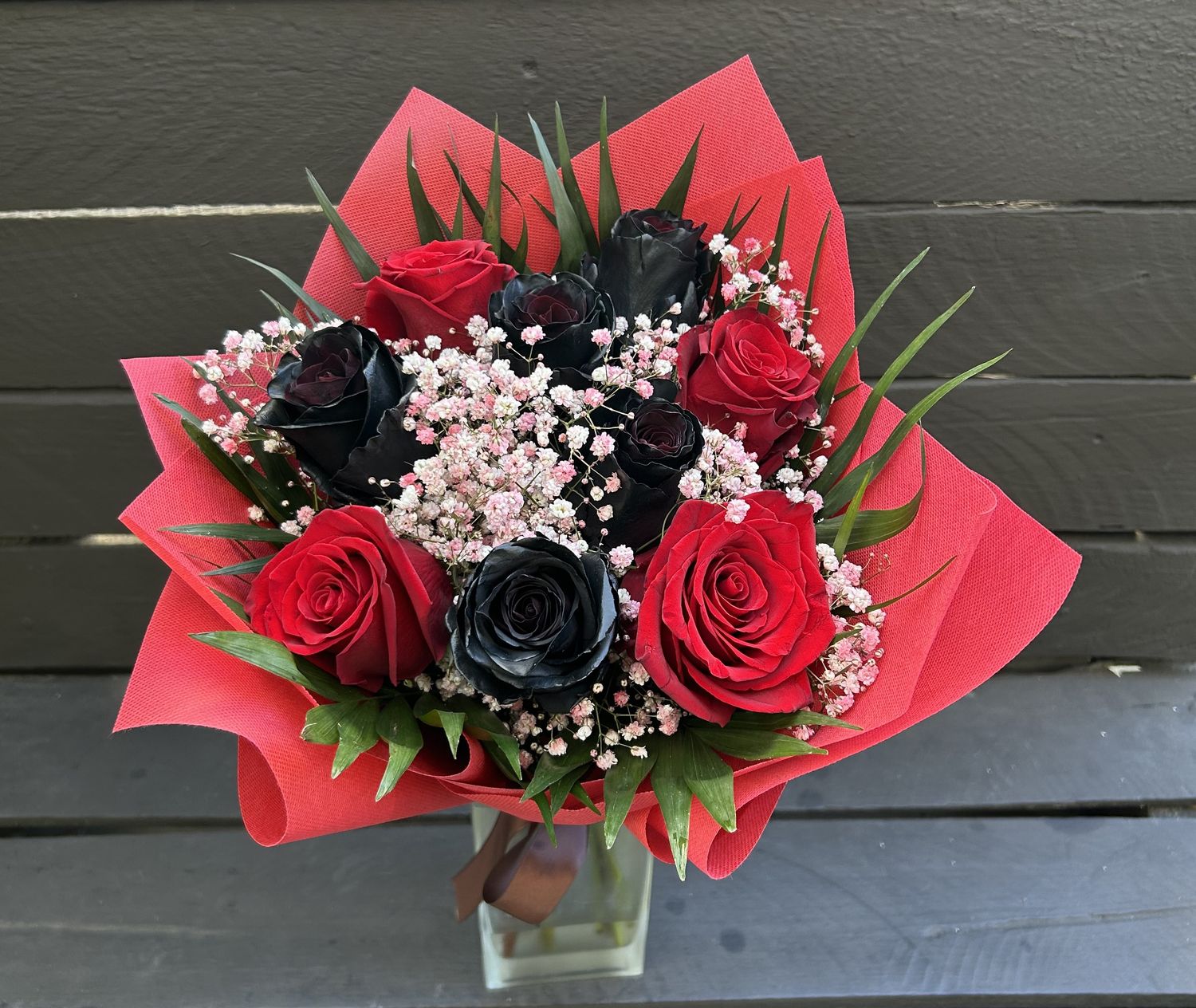 B08 - Black &amp; Red Roses Bouquet