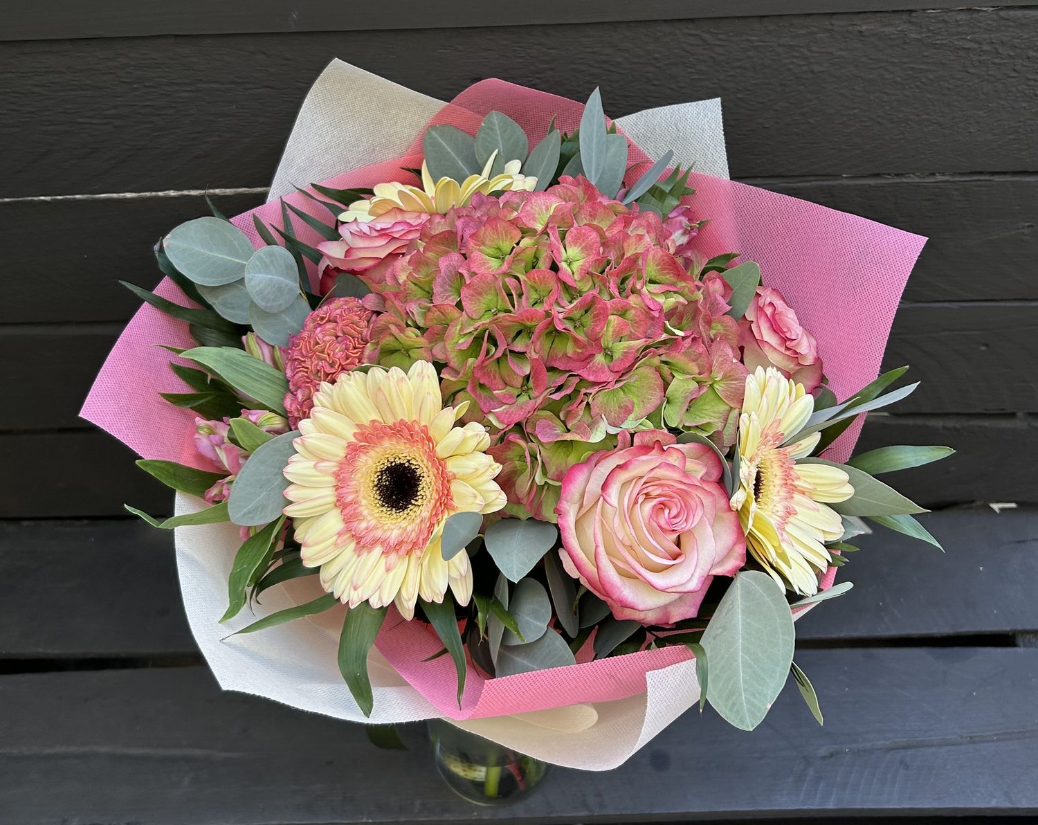 B06 - Mixed Flowers Bouquet