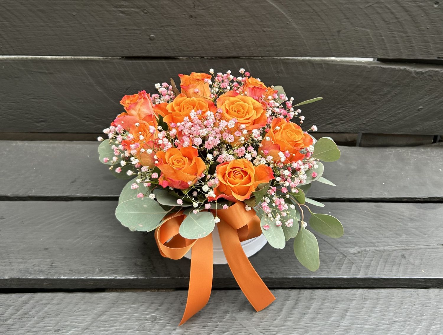 M05 - 9 Orange Roses in a box