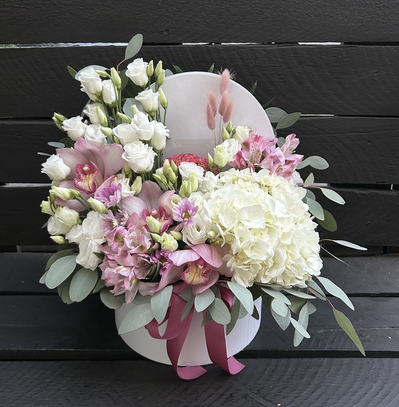 M10 - Mixed Flowers in a box