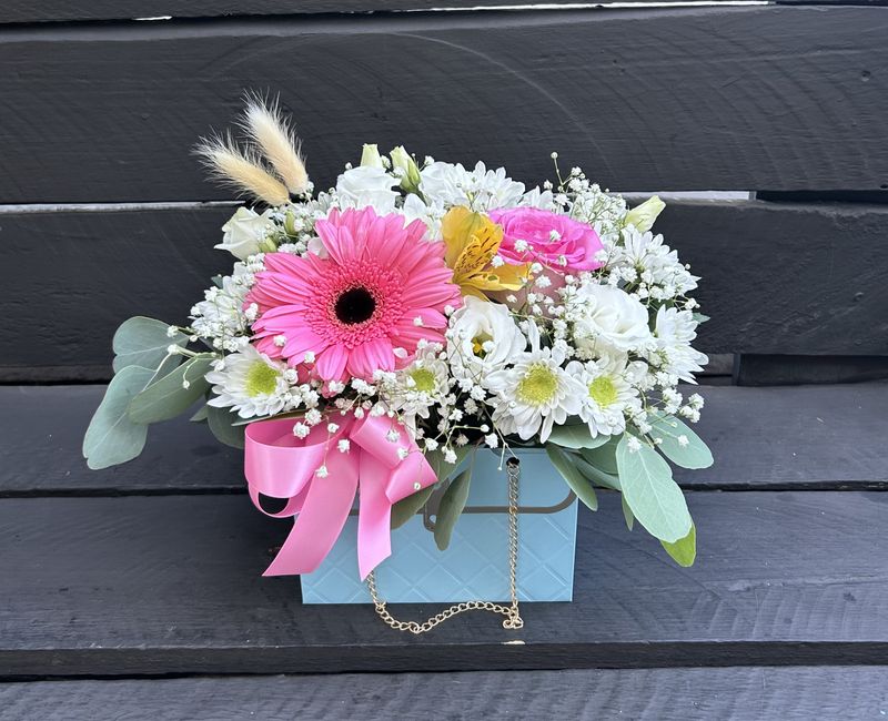 M08 - Mixed Flowers in a bag