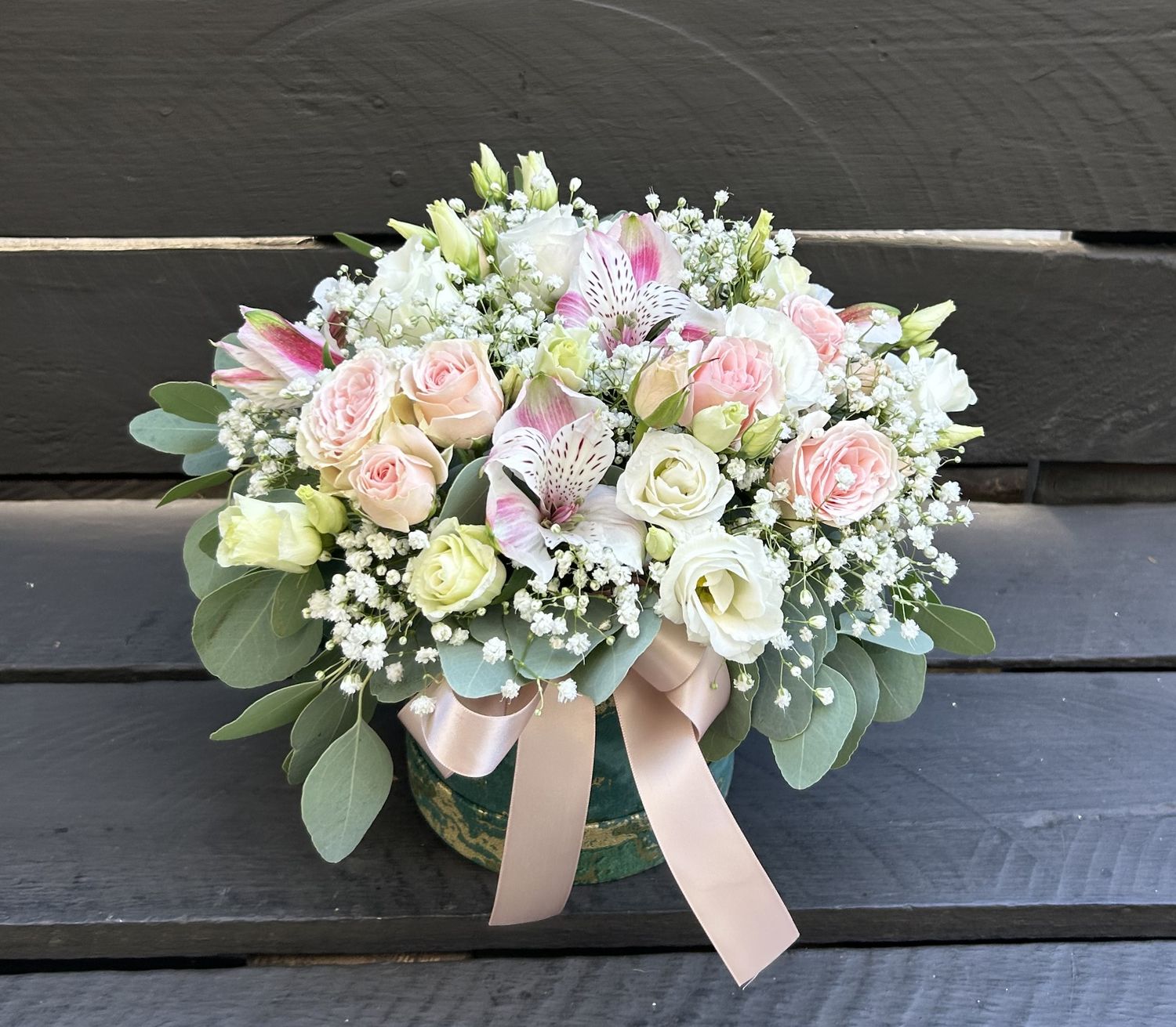 M19 - Mixed Flowers in a box