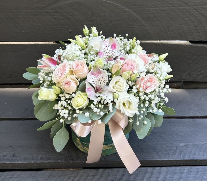 M19 - Mixed Flowers in a box