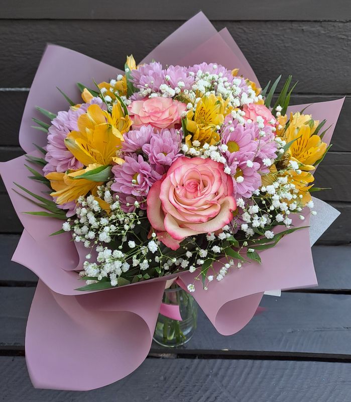 B03 - Mixed Flowers Bouquet