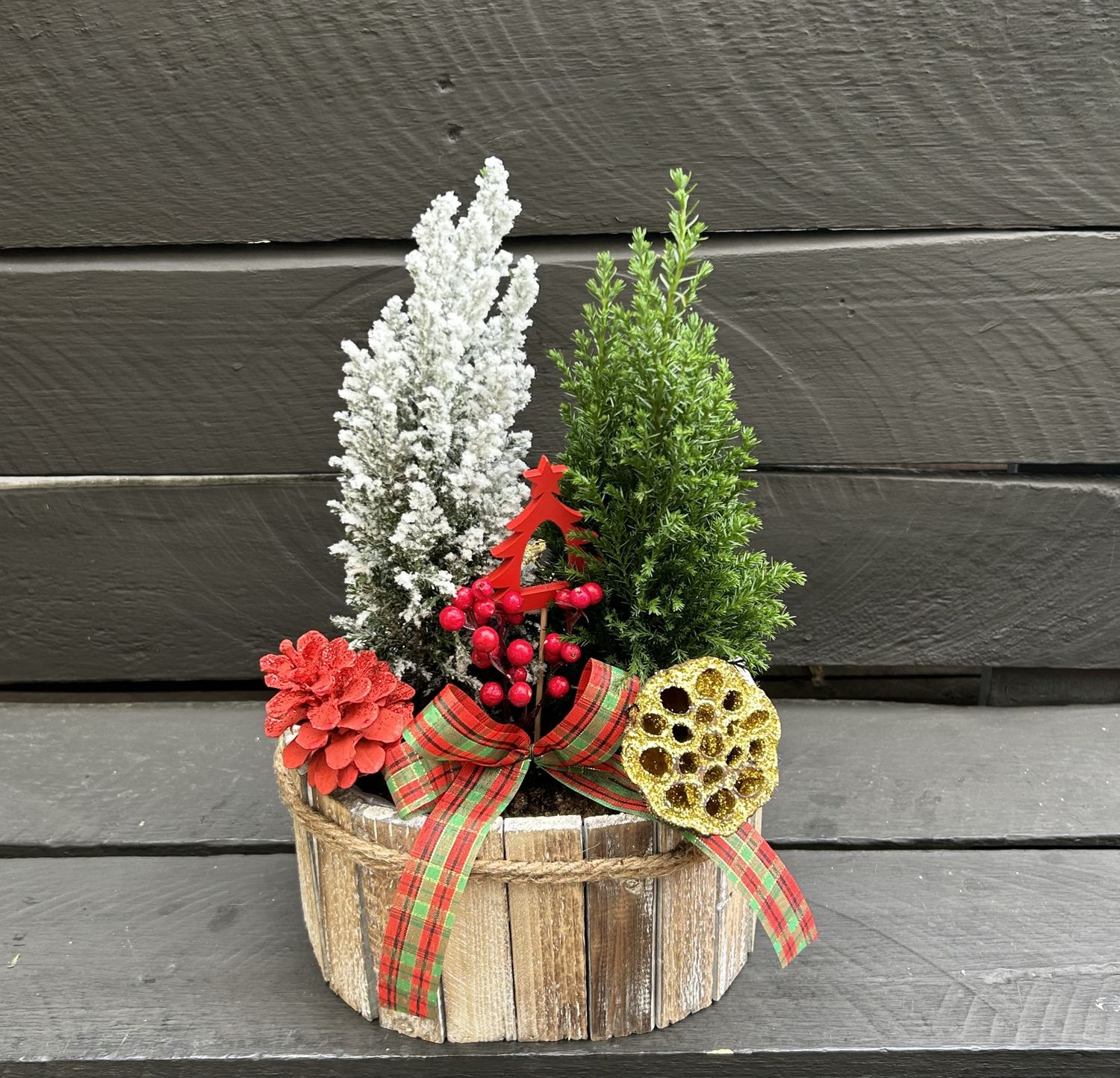 X05 - Christmas Arrangement