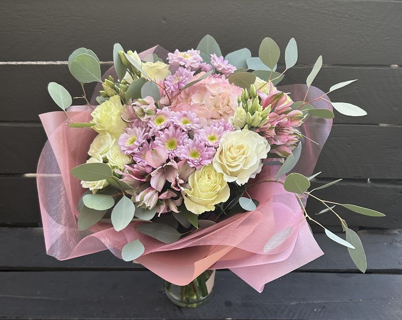 B03 - Mixed Flowers Bouquet