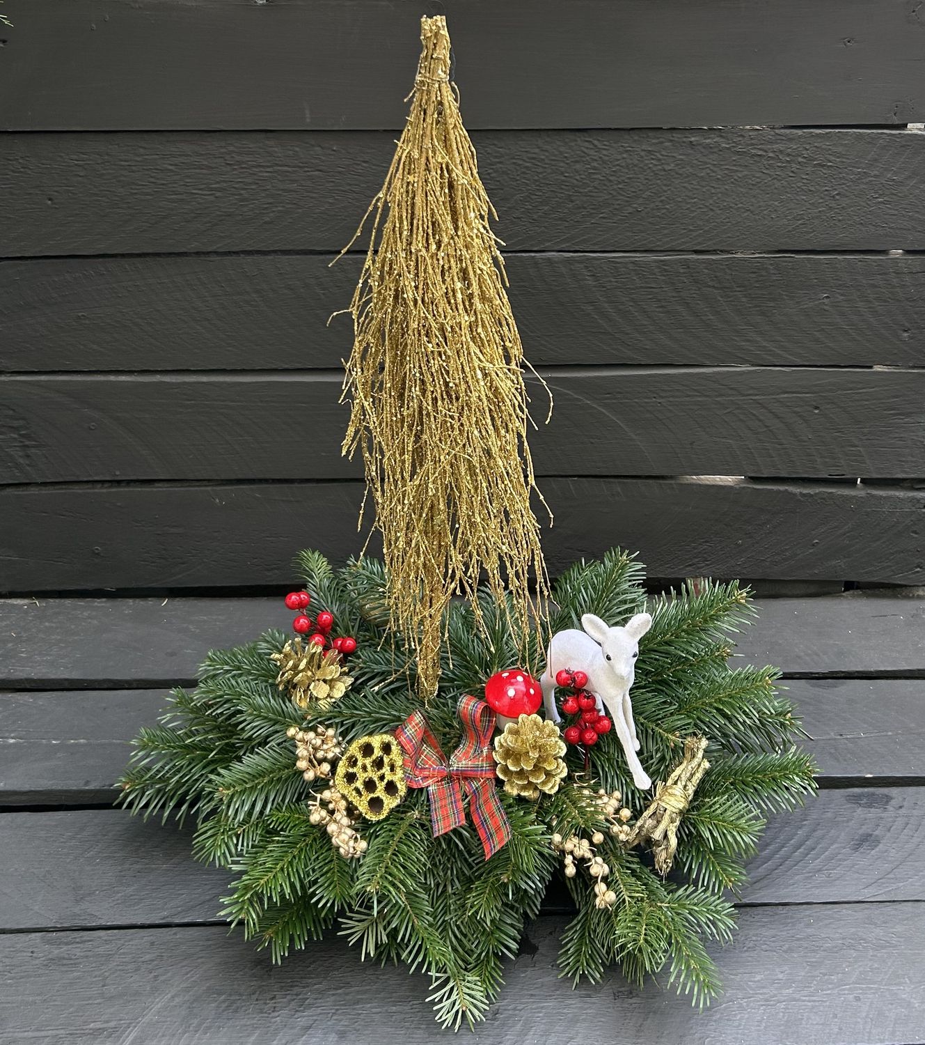 X19 - Christmas Arrangement