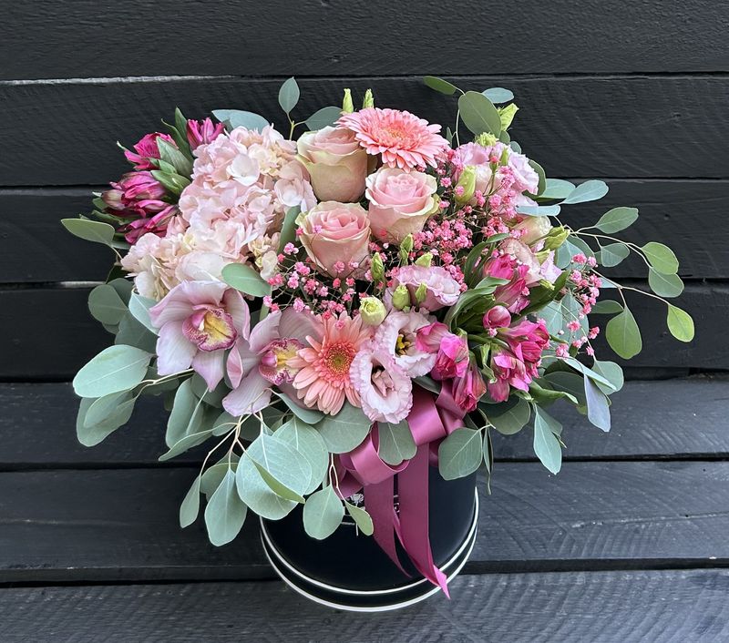 M09 - Mixed Flowers in a box