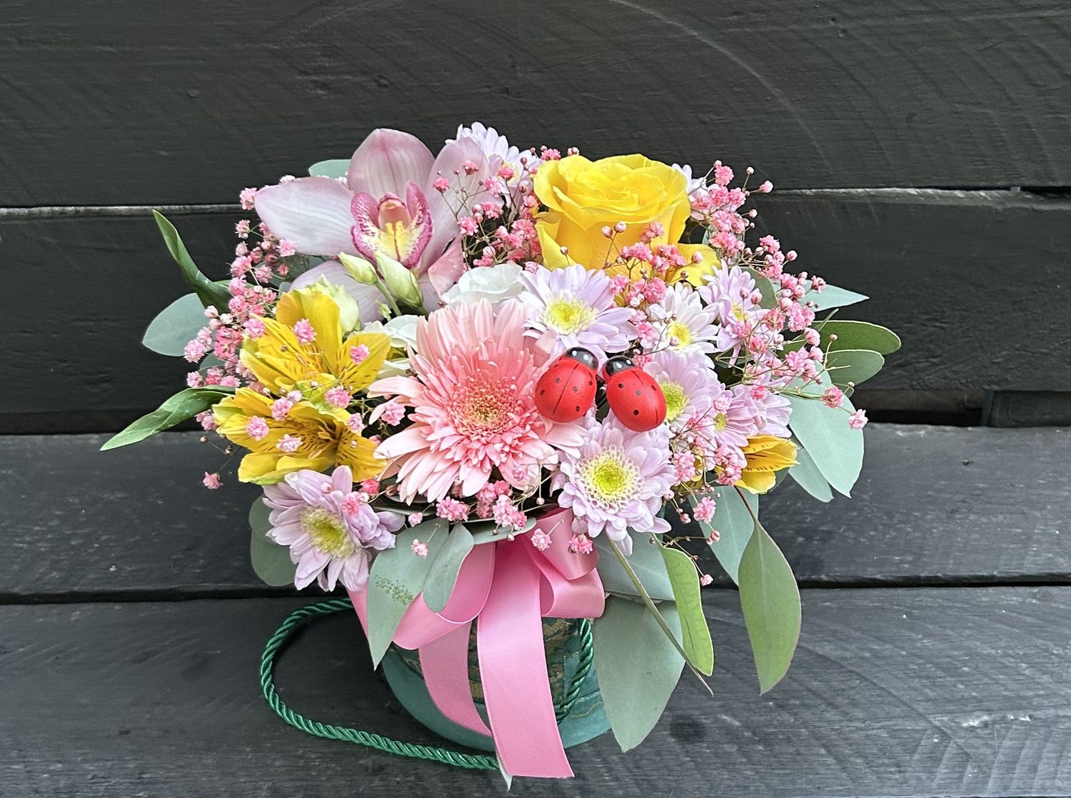 M08 - Mixed Flowers in a box