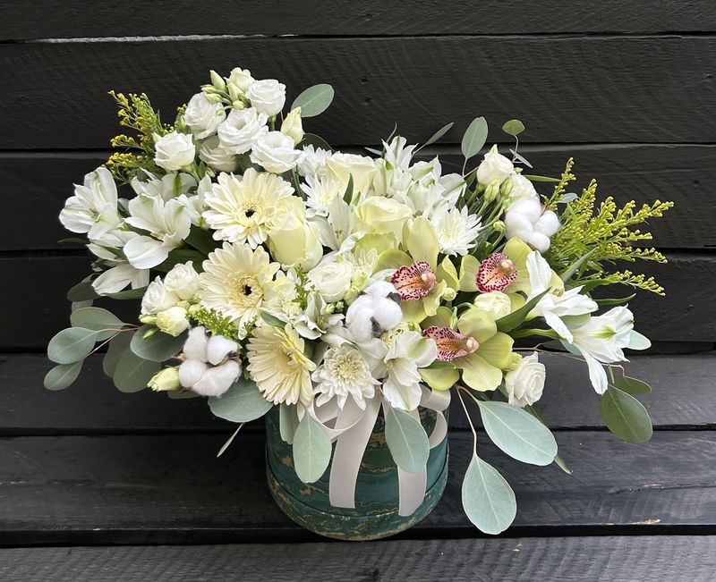 M12 - Mixed Flowers in a box