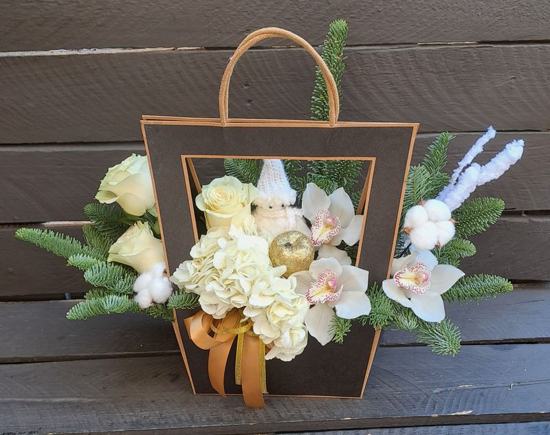 M03 - Mixed Flowers in a box