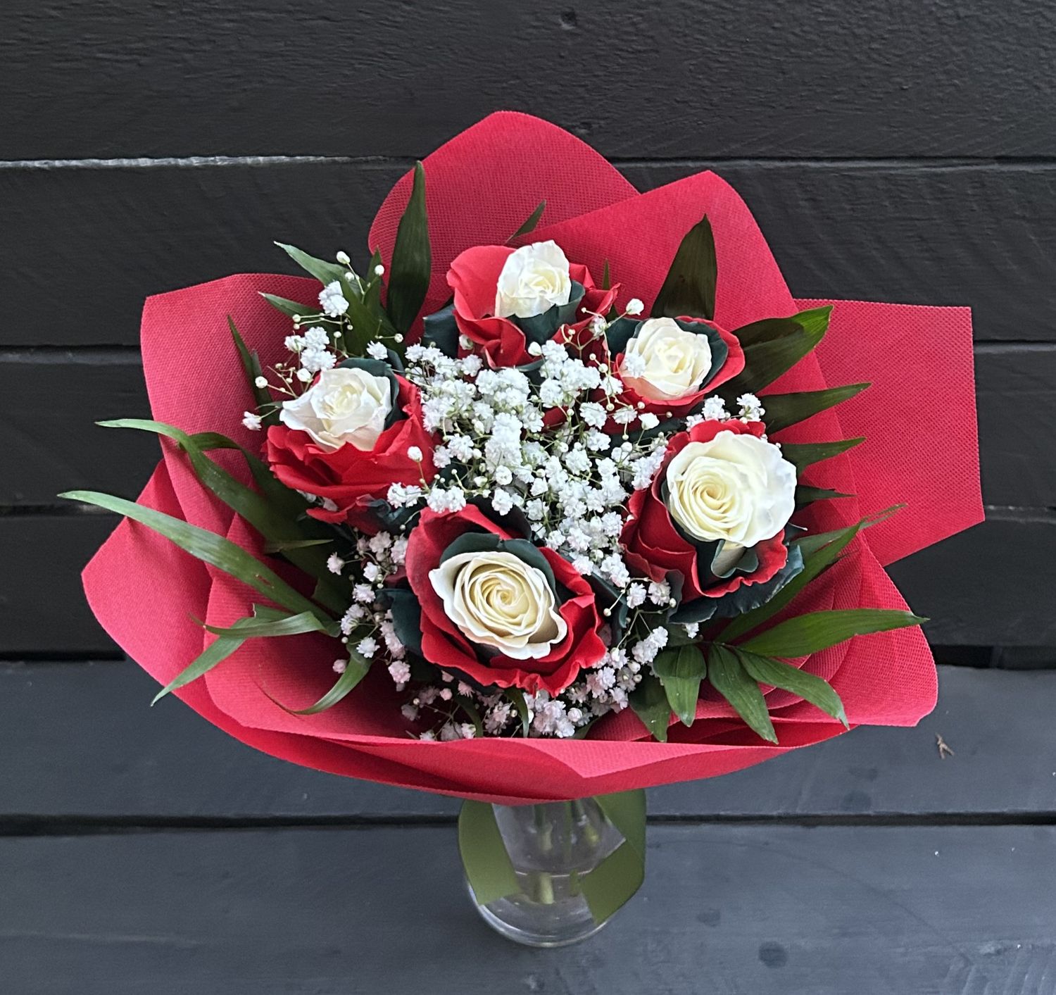 B06 - 5 Tinted Roses Bouquet