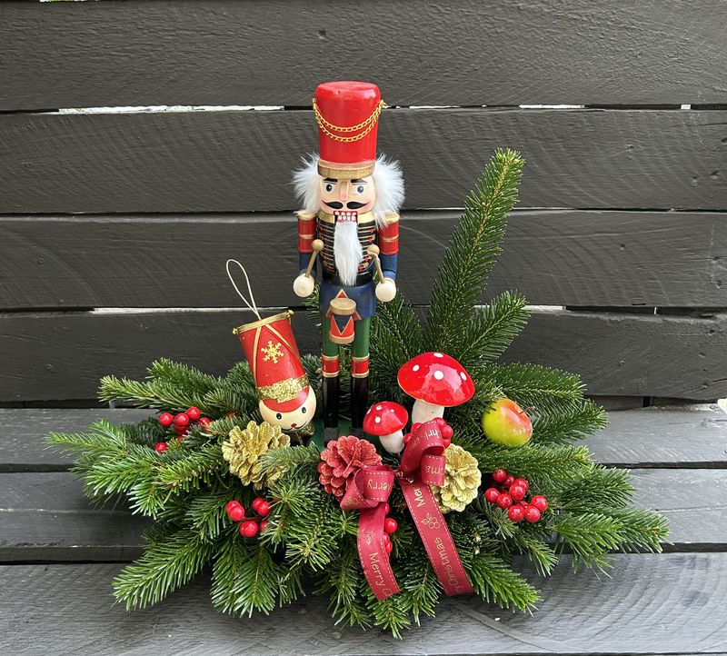 X22 - Christmas Arrangement