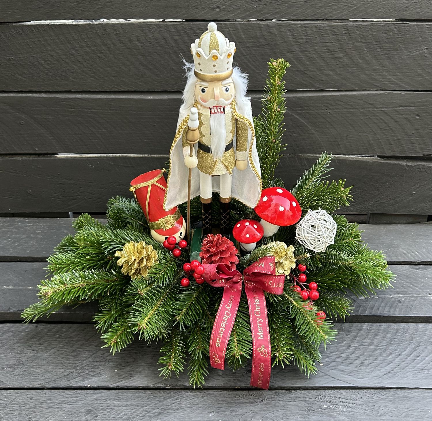 X23 - Christmas Arrangement