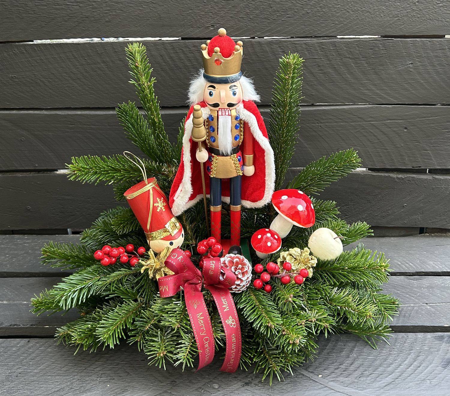 X29 - Christmas Arrangement