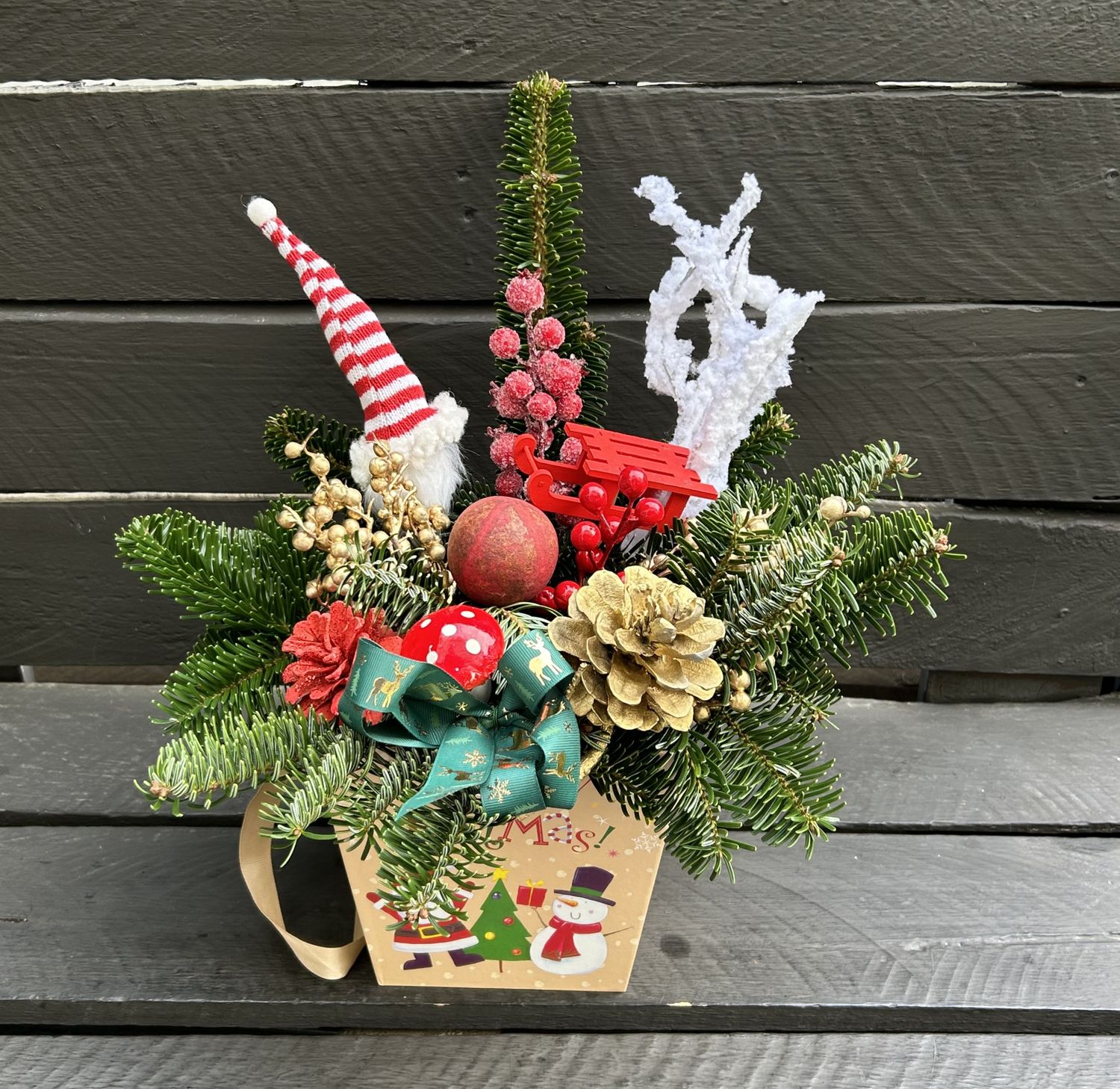 X16 - Christmas box arrangement