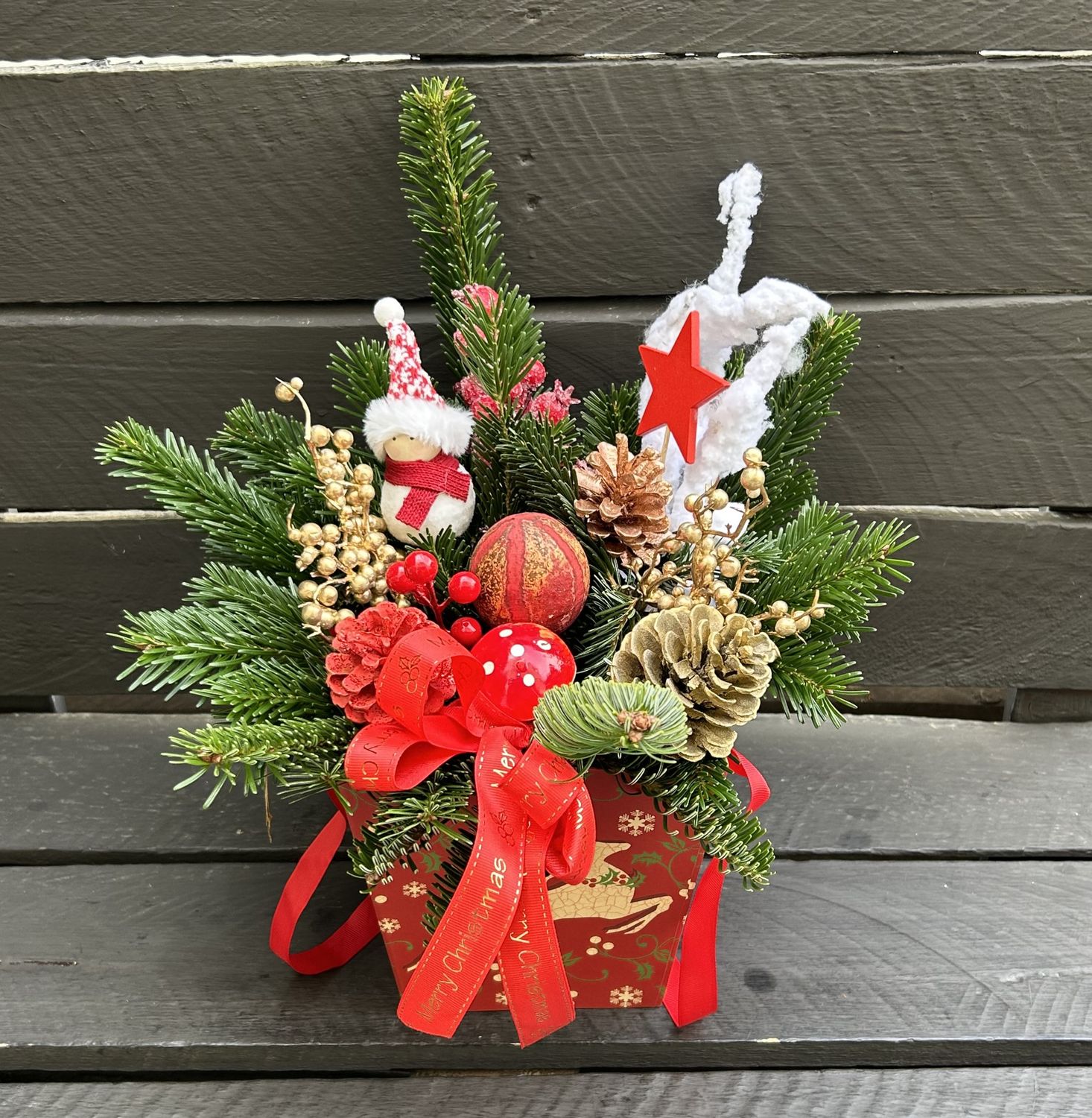 X17 - Christmas box arrangement