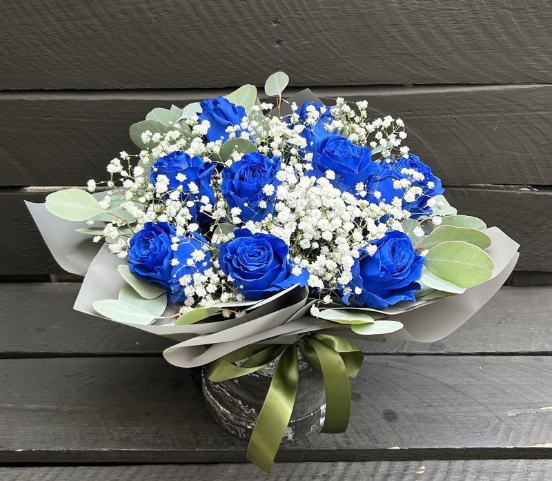 M03 - Blue Roses in a box