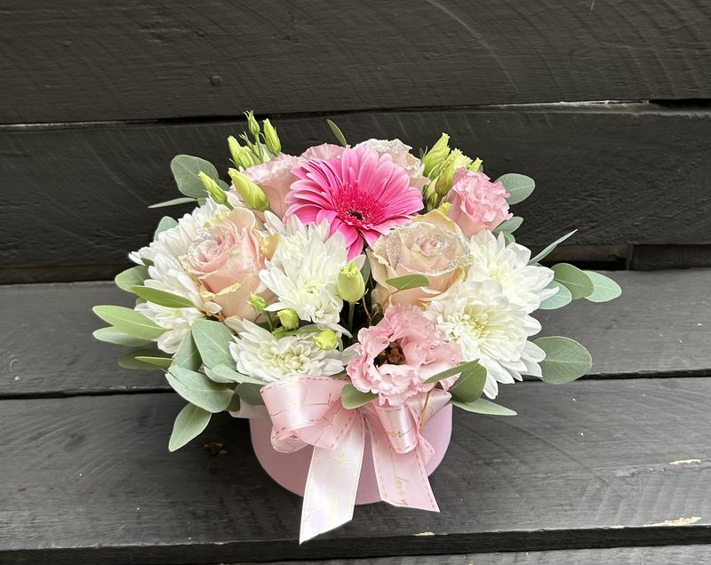M04 - Mixed Flowers in a box (Roses are glittered)